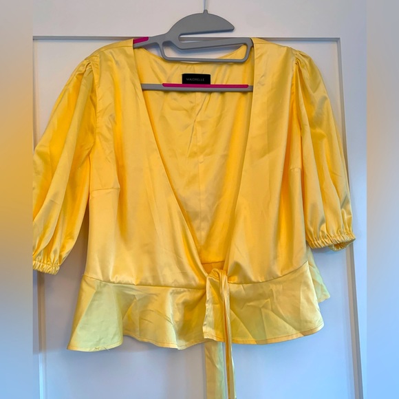 Yellow revolve top - Picture 1 of 2